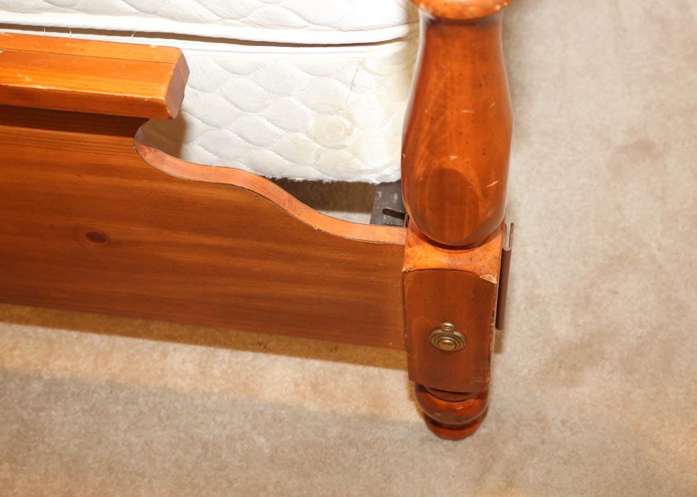 Webb Furniture Queen Size Cannonball Bed