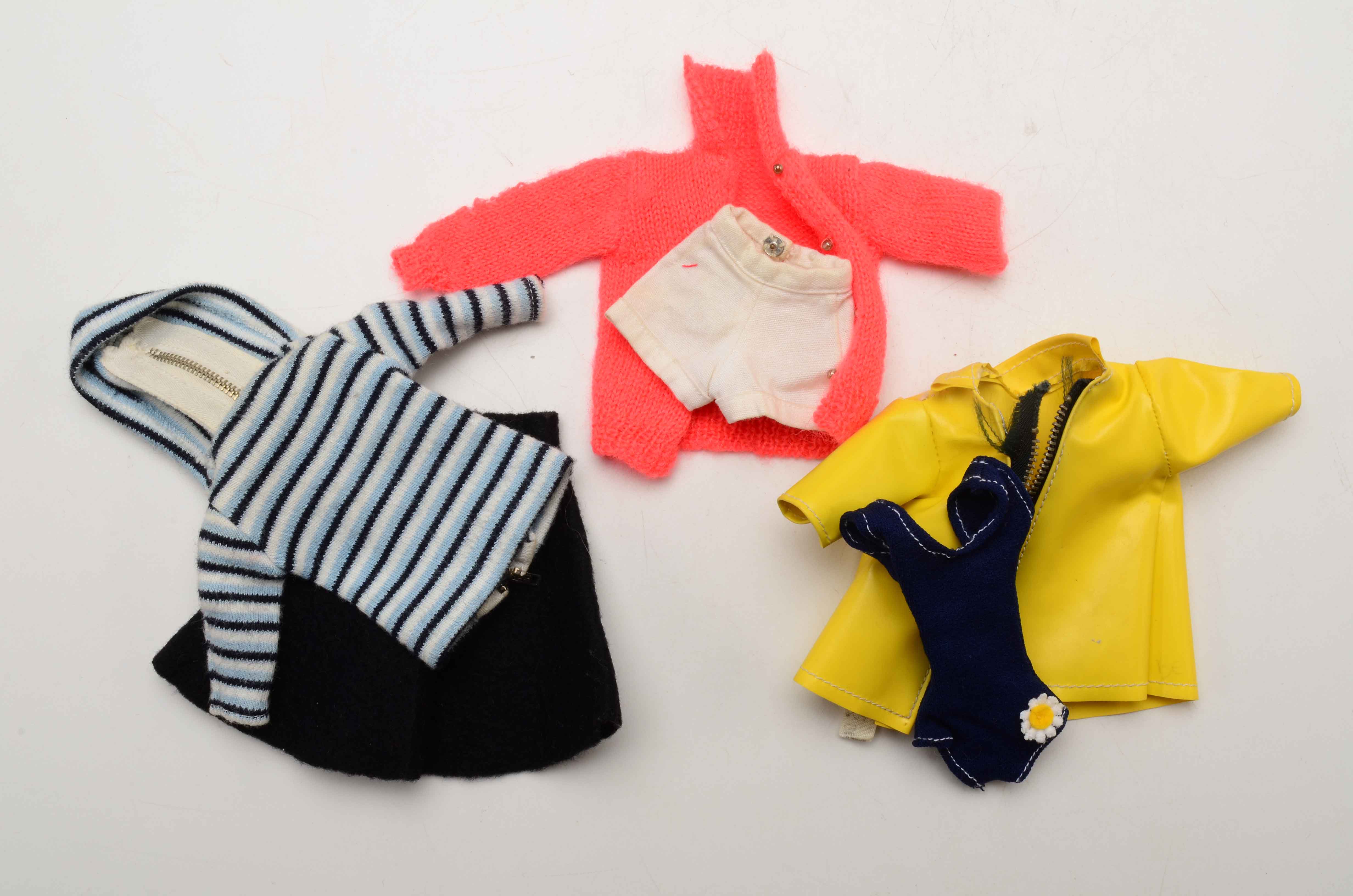 Vintage Midge Doll with Case and Accesories