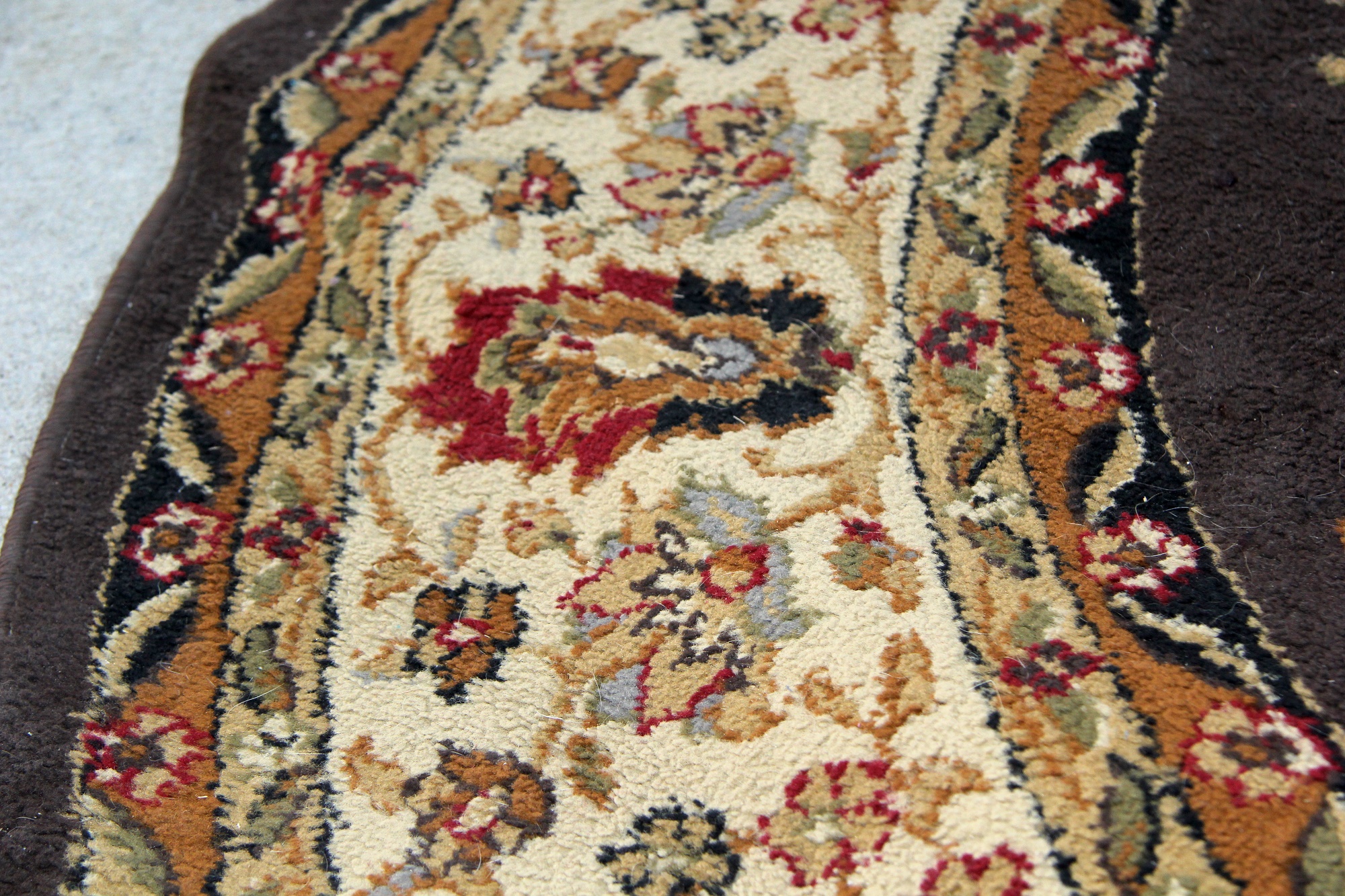 Power Loomed Turkish "Oriental" Round Area Rug