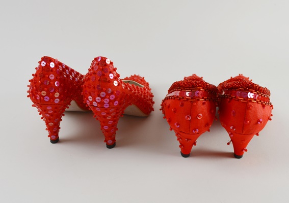 Red Bead and Sequined Pañuelo/Scarf, Shoes and Handbag