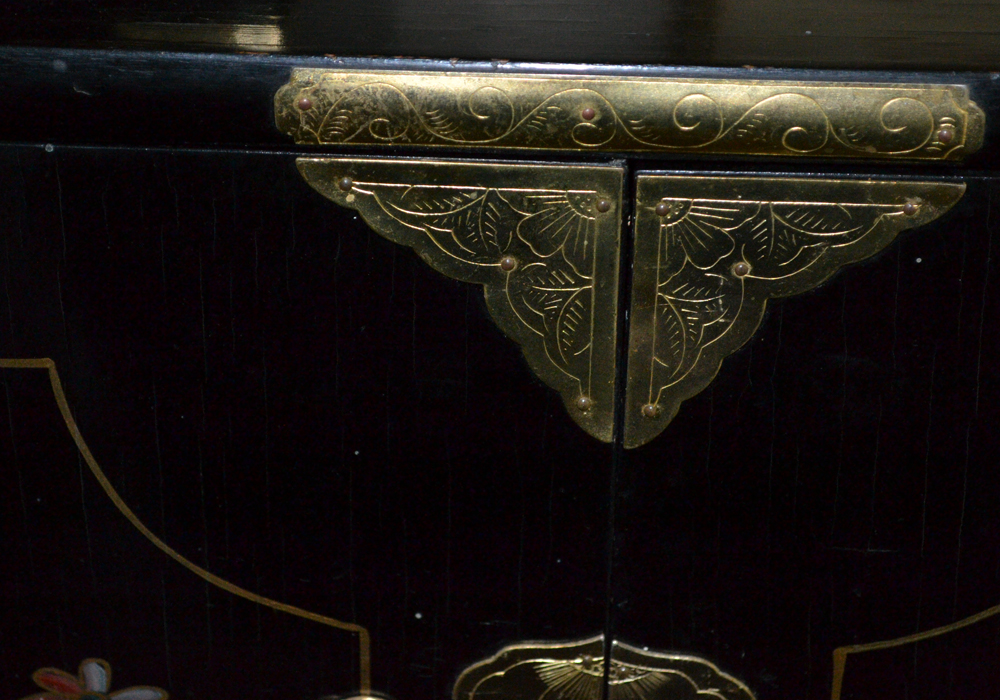 Chinoiserie Chest of Drawers