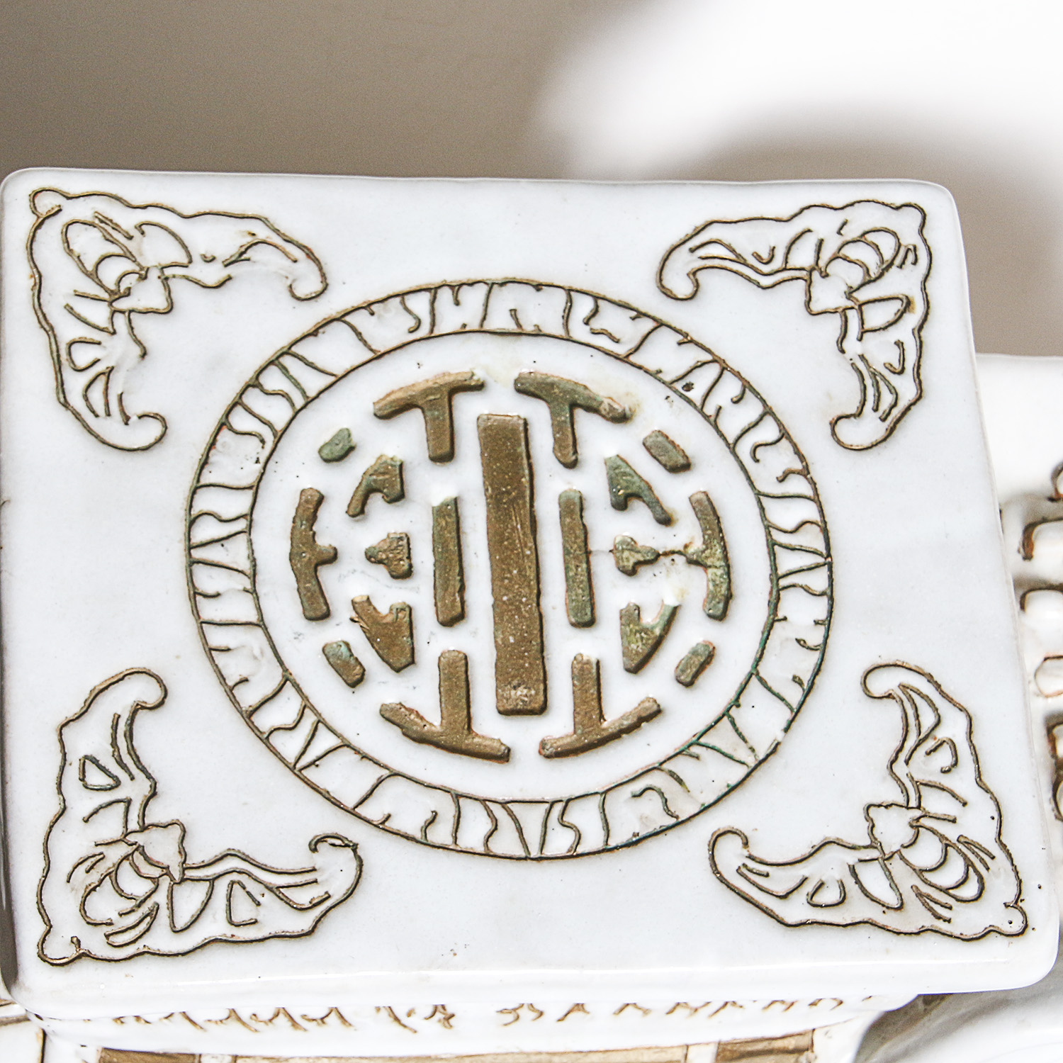 White and Gold-Tone Ceramic Elephant Plant Stand