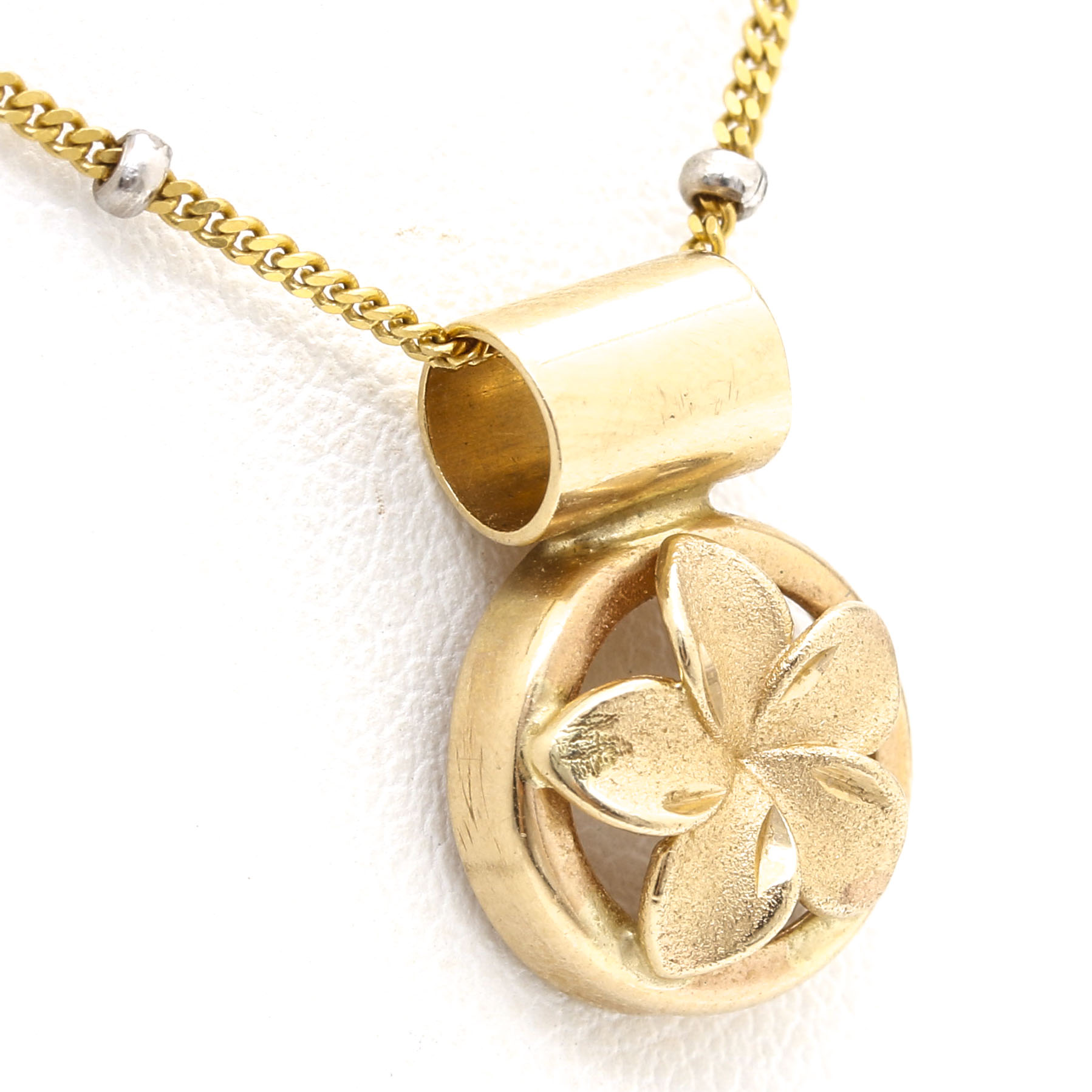 14K Yellow Gold Floral Pendant Necklace