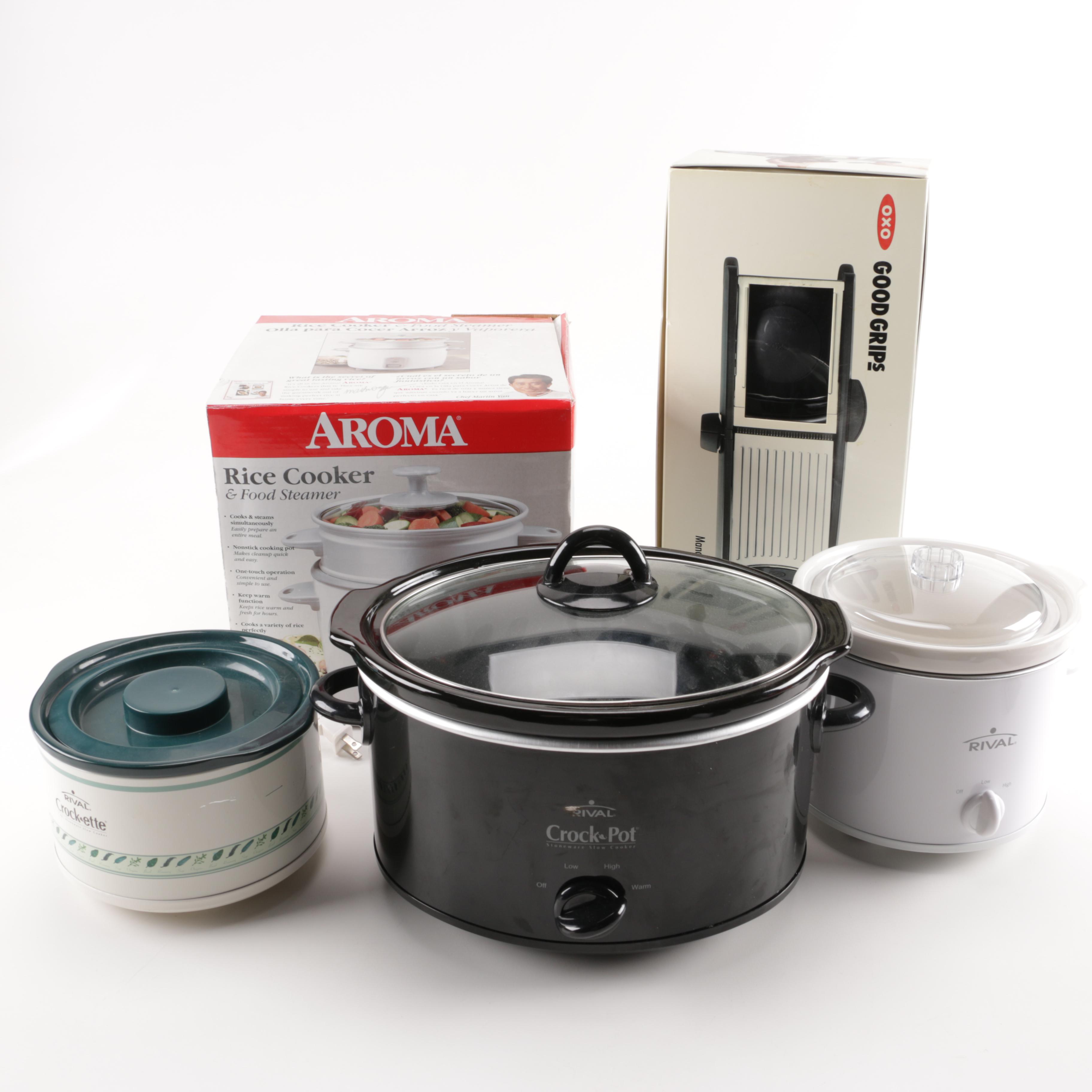 Grouping of Slow Cookers and Appliances