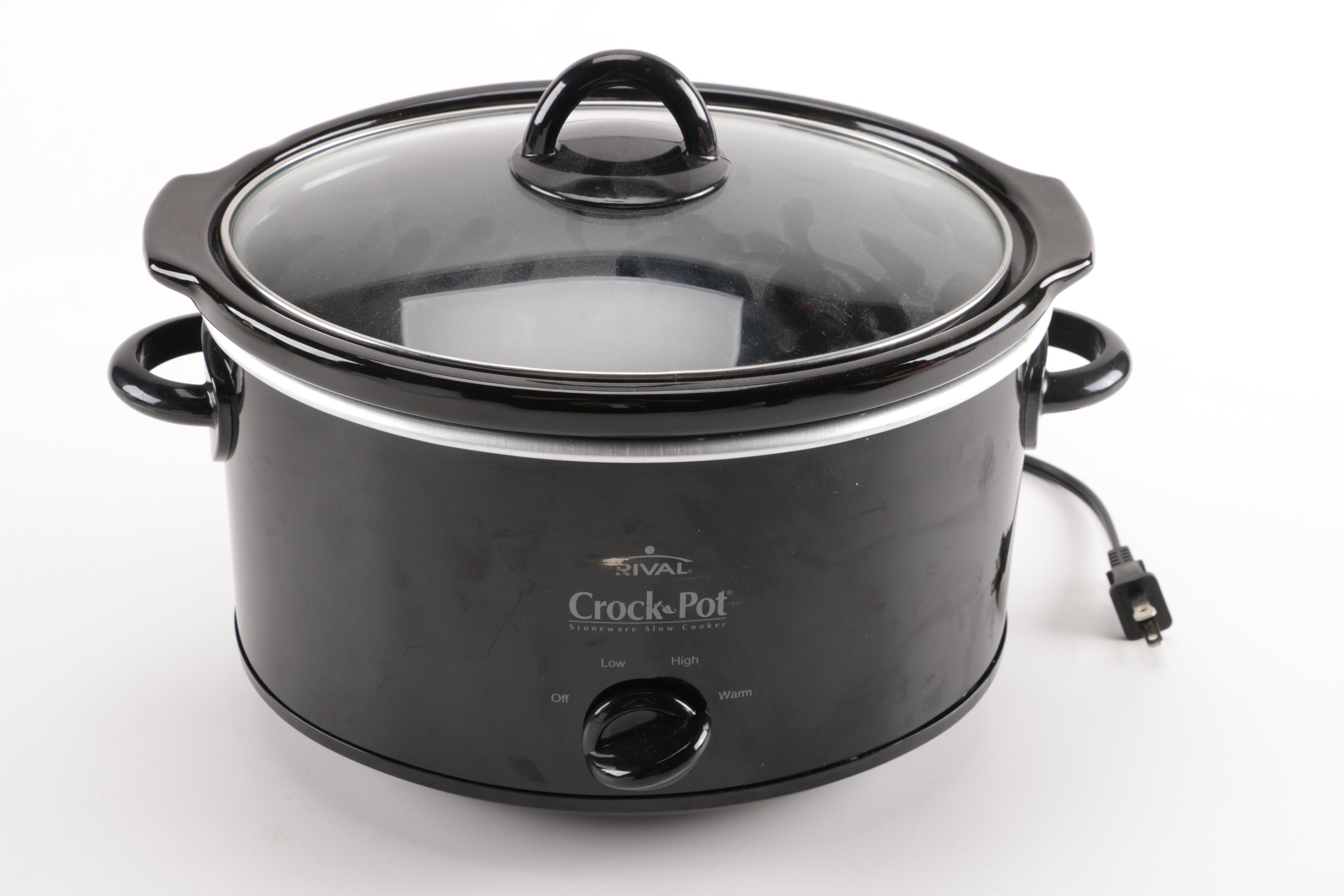 Grouping of Slow Cookers and Appliances