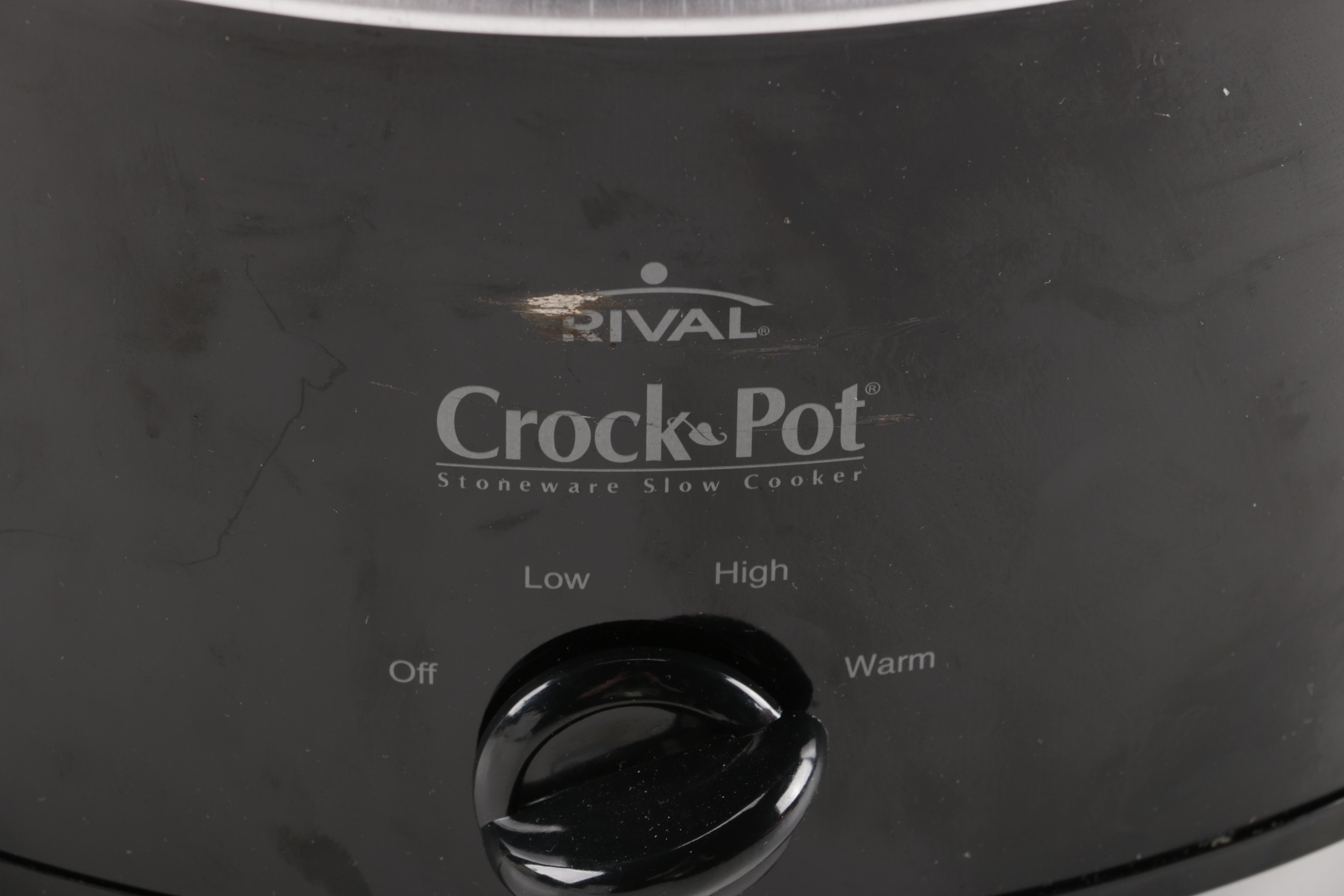 Grouping of Slow Cookers and Appliances