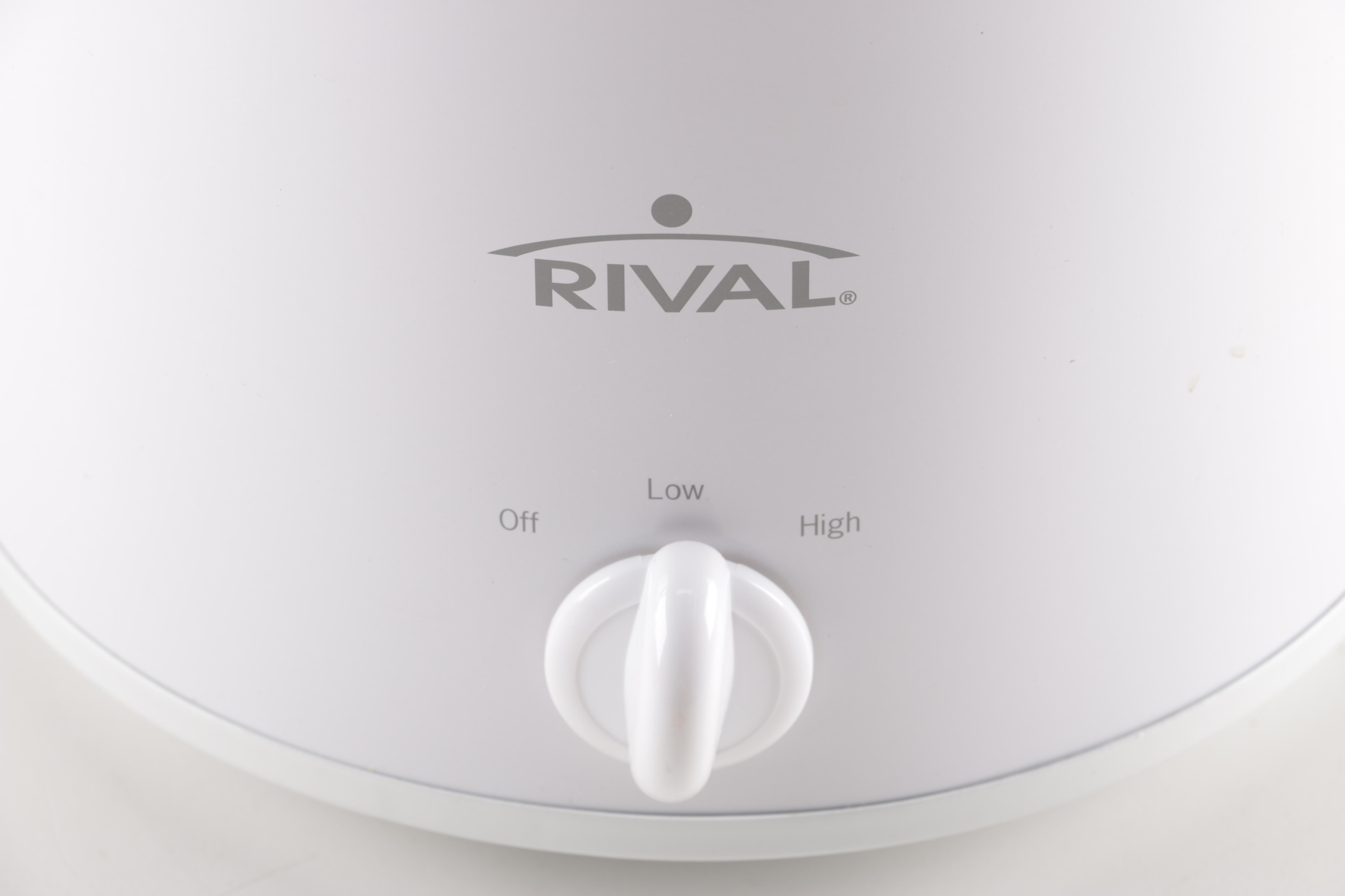 Grouping of Slow Cookers and Appliances