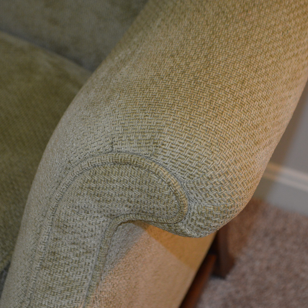 Chippendale Style Camelback Settee