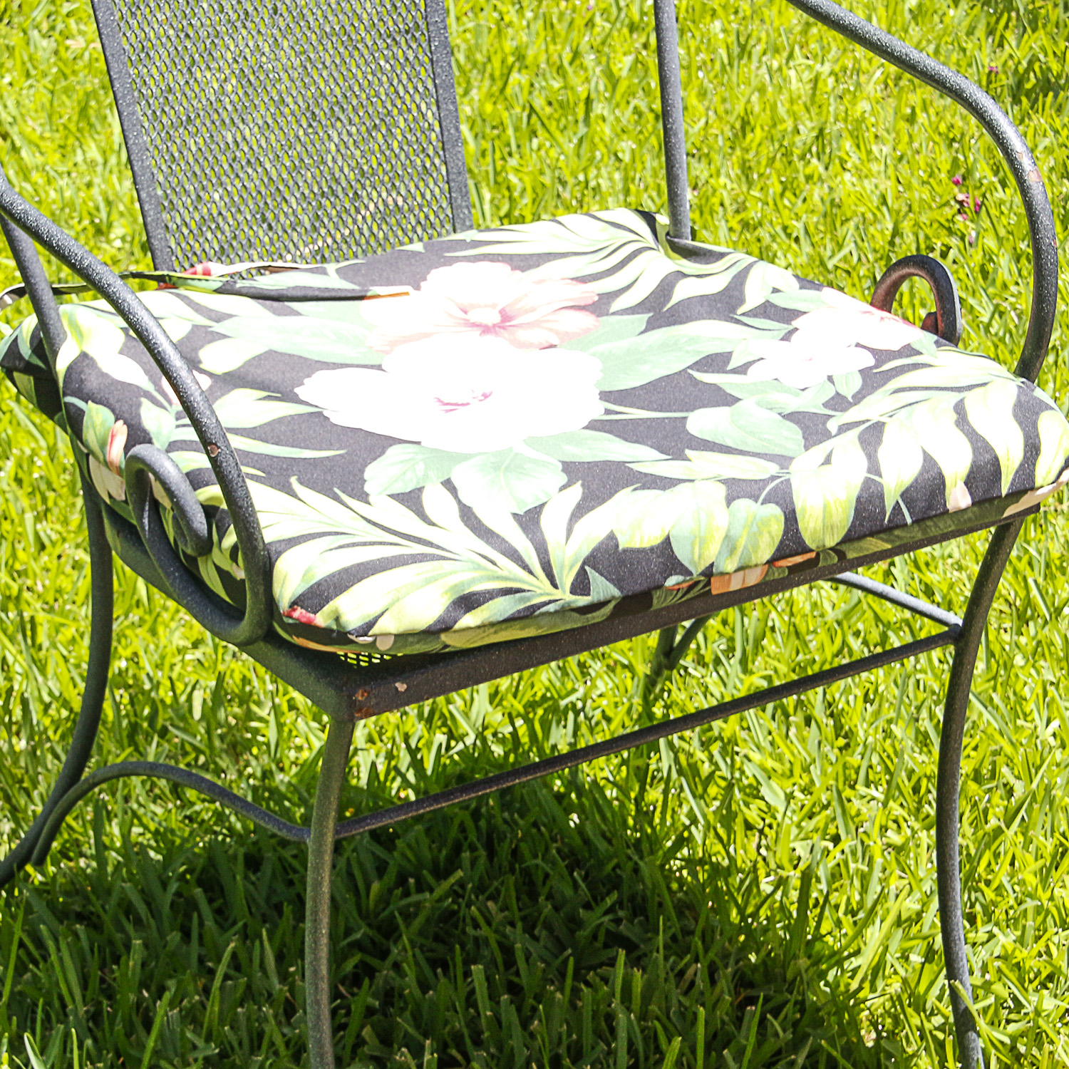 Cast Metal Patio Dining Set with Umbrella