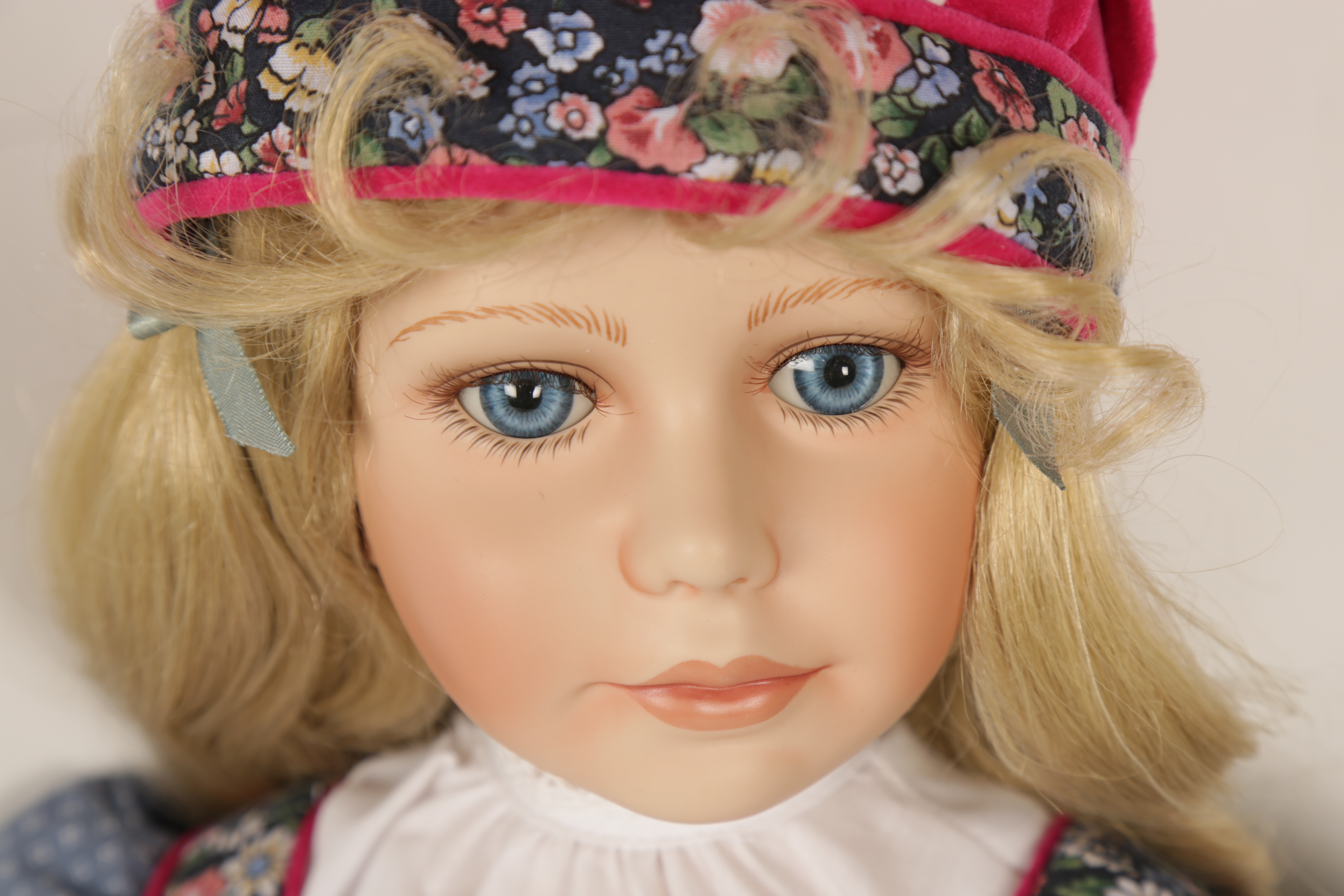 Limited Edition "Goldilocks" Masterpiece Gallery Doll