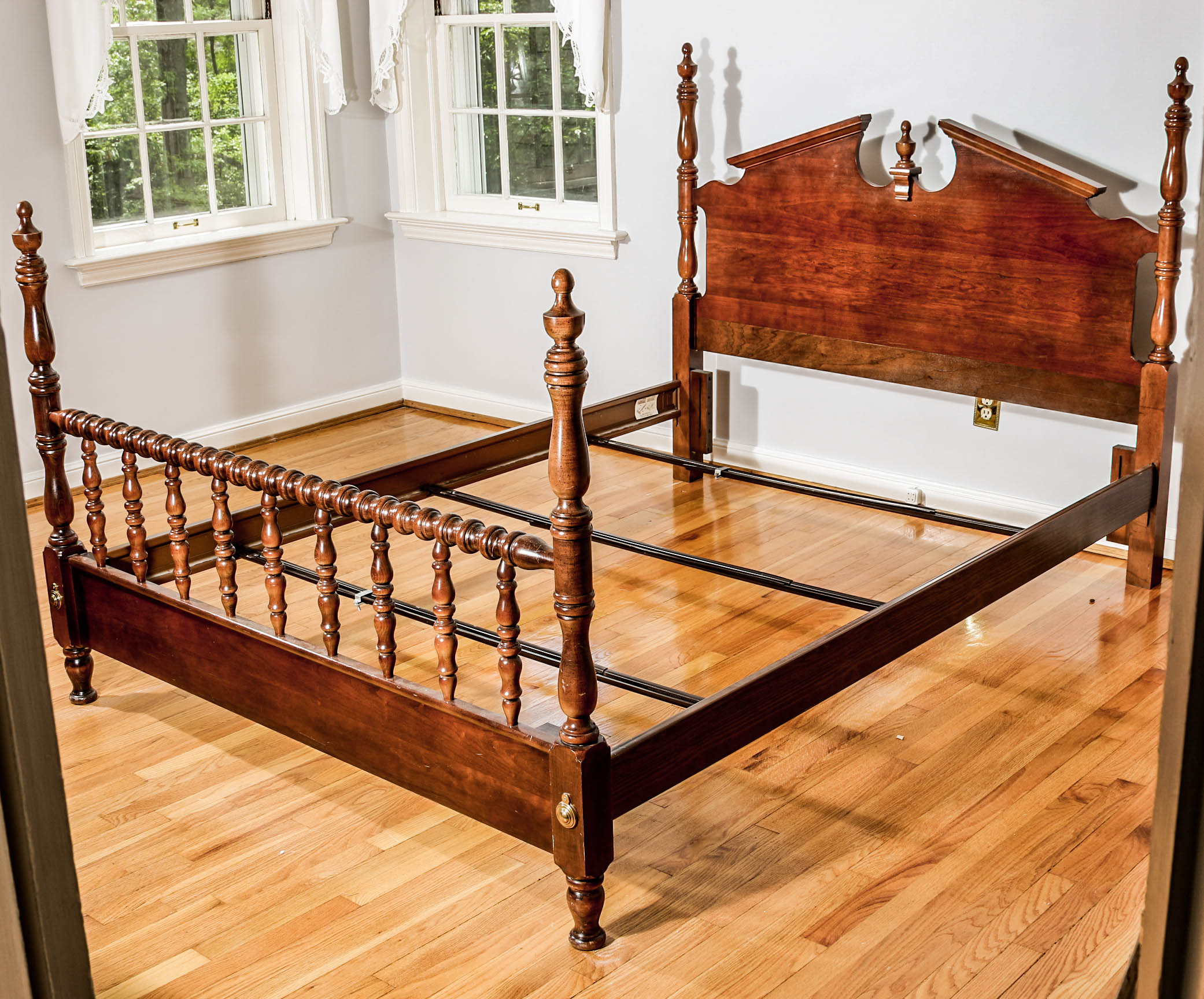 Federal Style Queen Size Four Poster Bed