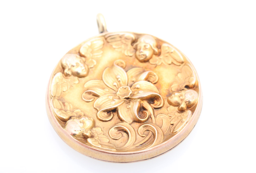 Vintage 14K Yellow Gold Repousse Pendant Necklace