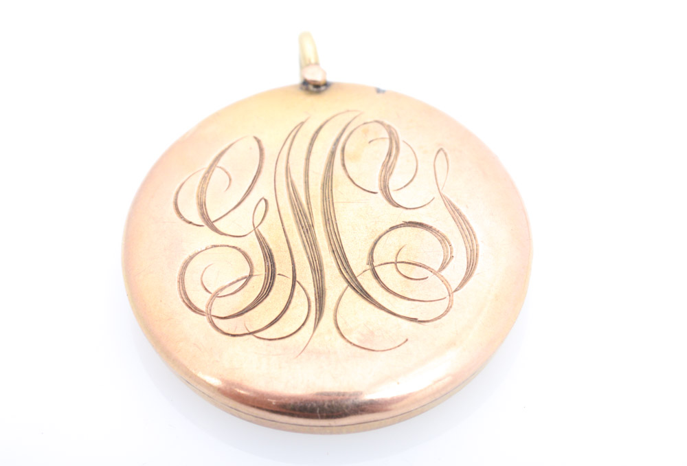 Vintage 14K Yellow Gold Repousse Pendant Necklace