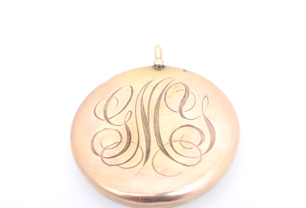 Vintage 14K Yellow Gold Repousse Pendant Necklace