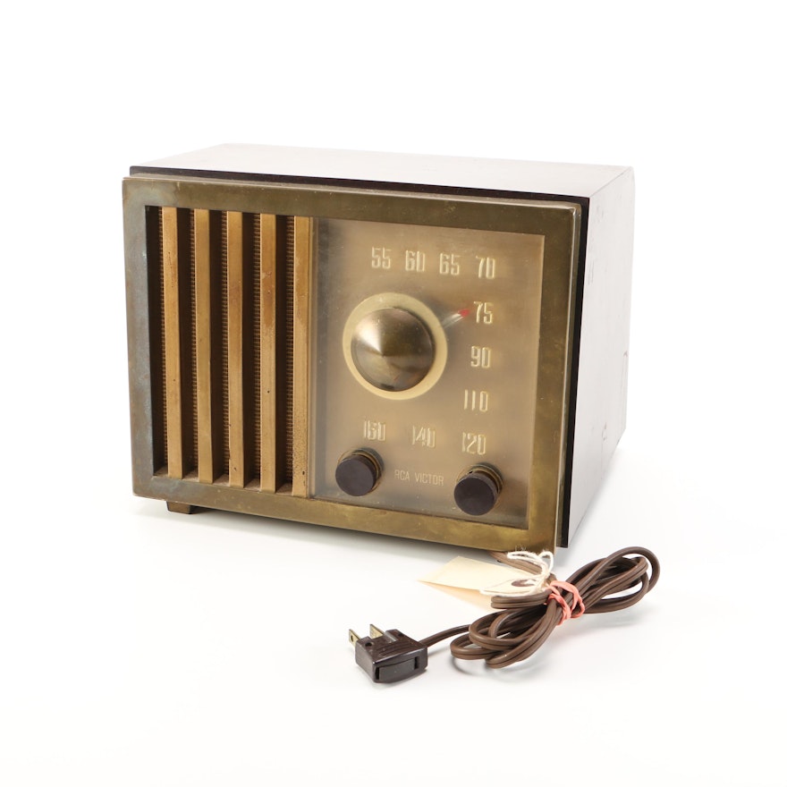 Vintage RCA Victor Transistor Radio