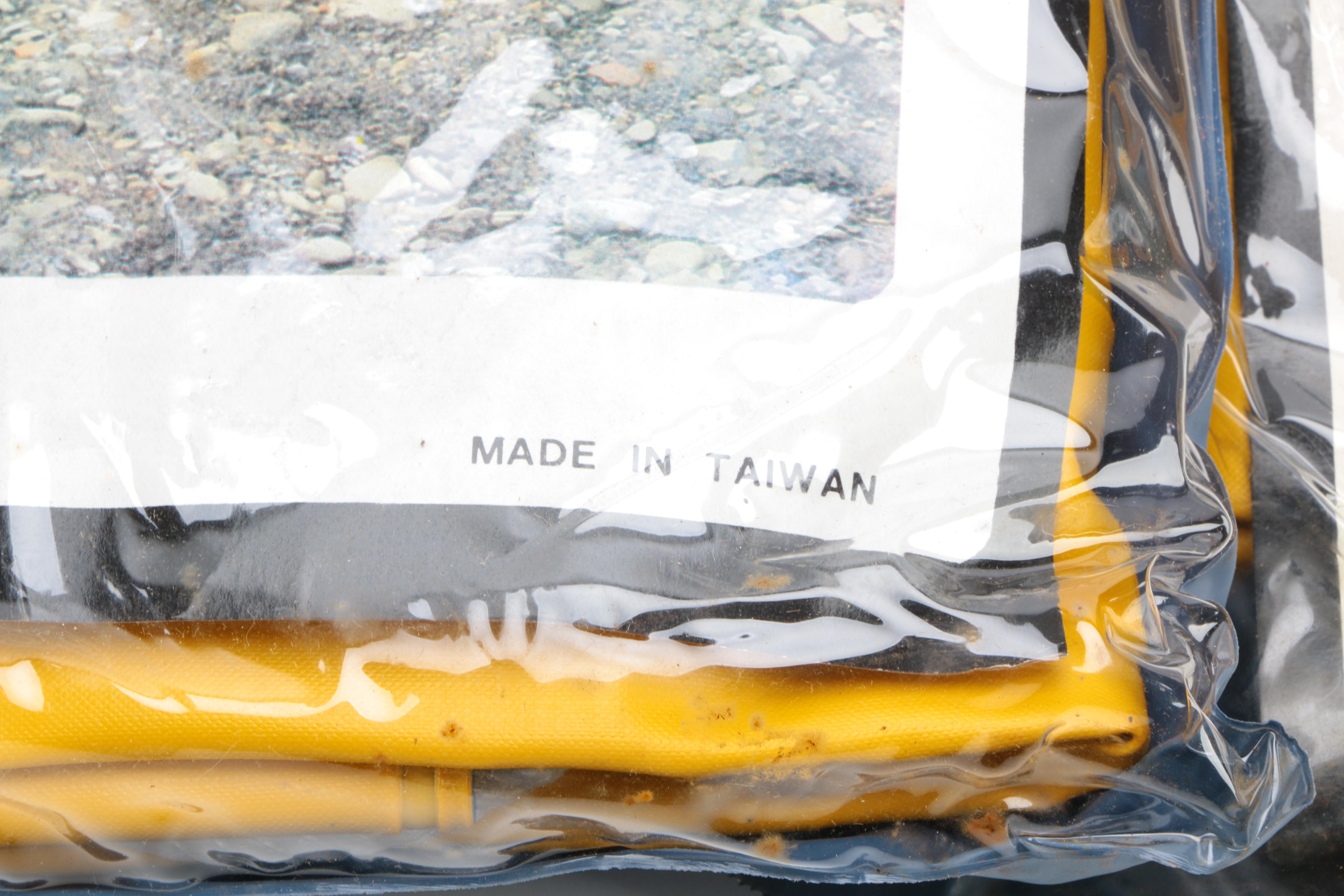 Vinyl Inflatable Champion Boats With Plastic Oars and Foot Pumps