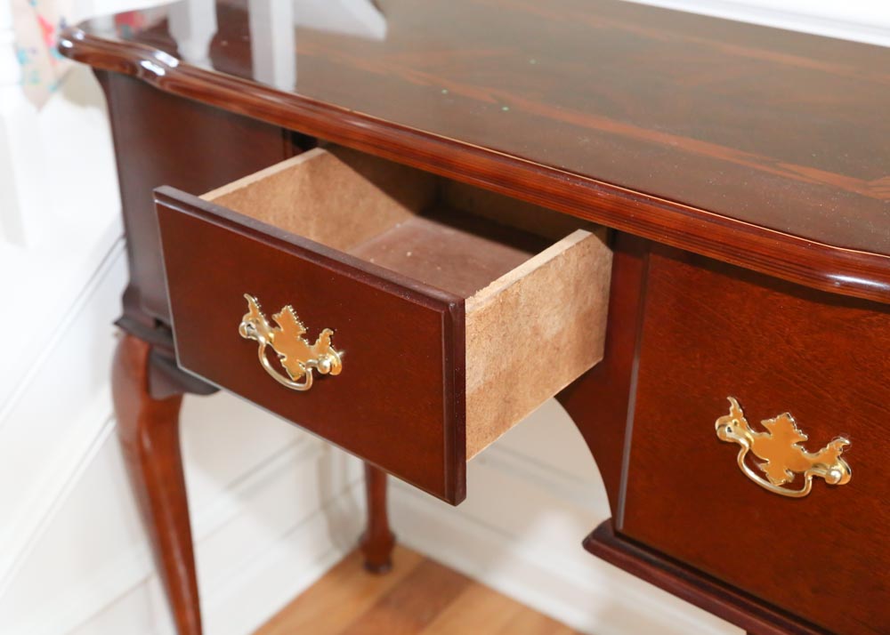 Entry Table with Mirror