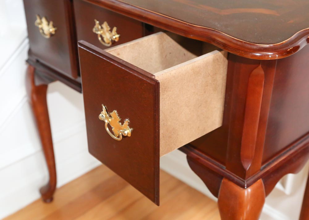 Entry Table with Mirror