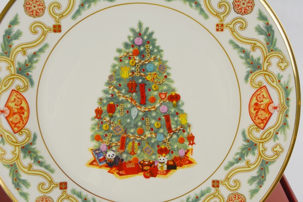 Lenox 2010 China Christmas Trees Around The World Collector Plate