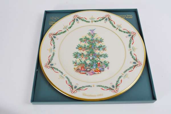 Lenox 1993 England Christmas Trees Around The World Collector Plate