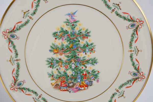 Lenox 1993 England Christmas Trees Around The World Collector Plate