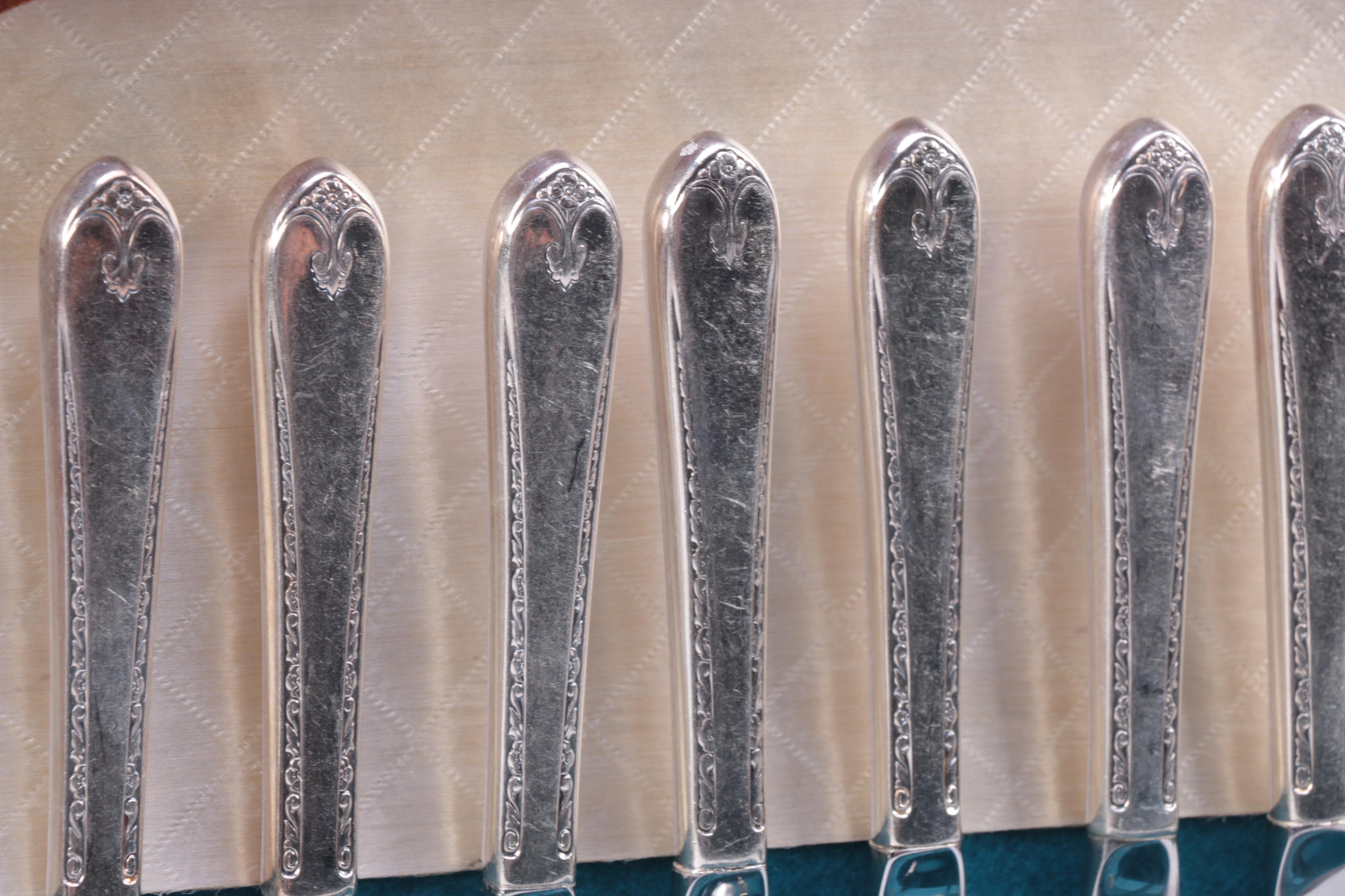 Wm. Rogers & Son "Exquisite" Silver Plate Flatware Set With Case