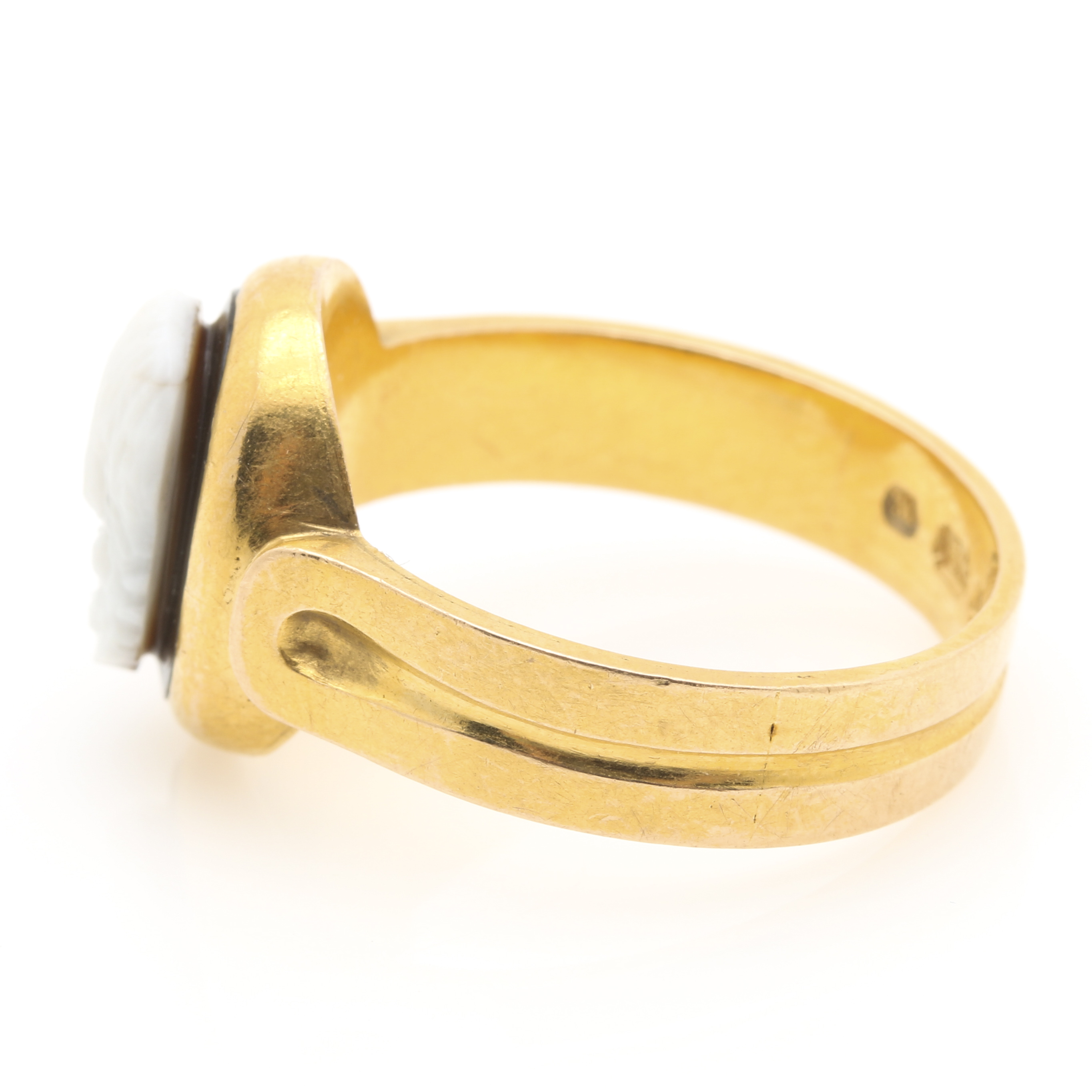 18K Yellow Gold Carved Onyx Cameo Ring