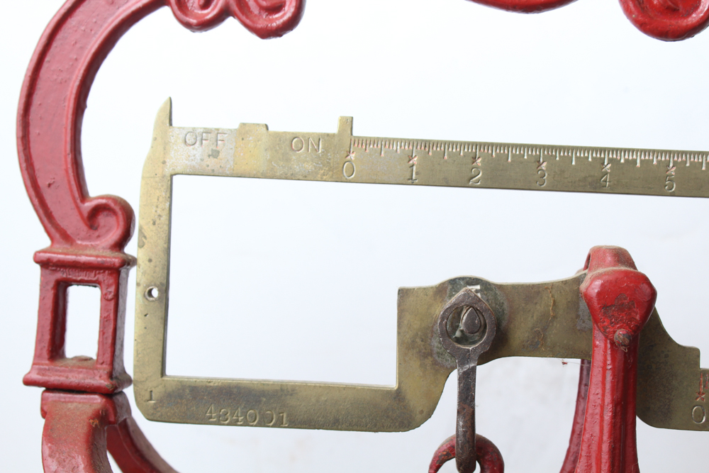 Antique Cast Iron Howe Grocer Scale