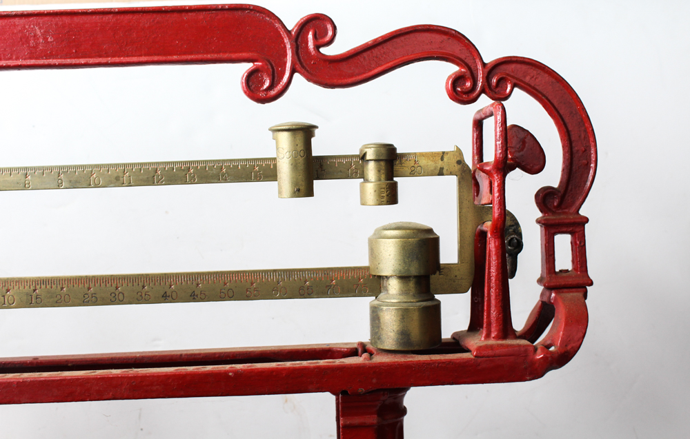 Antique Cast Iron Howe Grocer Scale