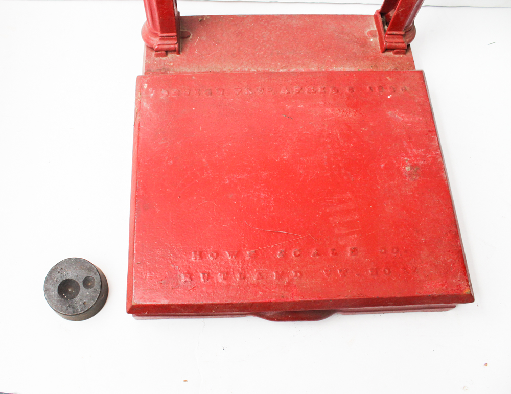 Antique Cast Iron Howe Grocer Scale
