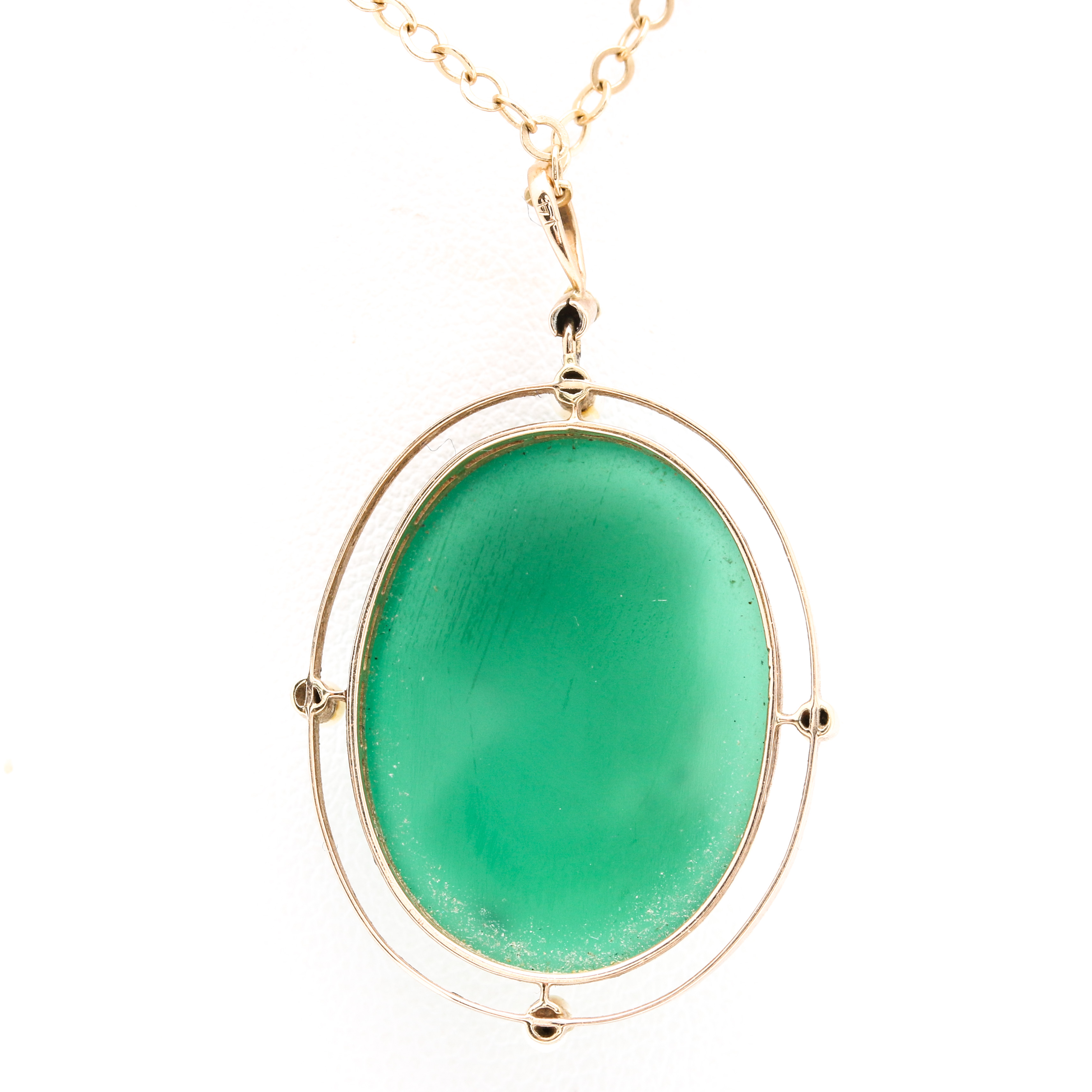 14K Yellow Gold Green and White Banded Agate Cameo Pendant Necklace