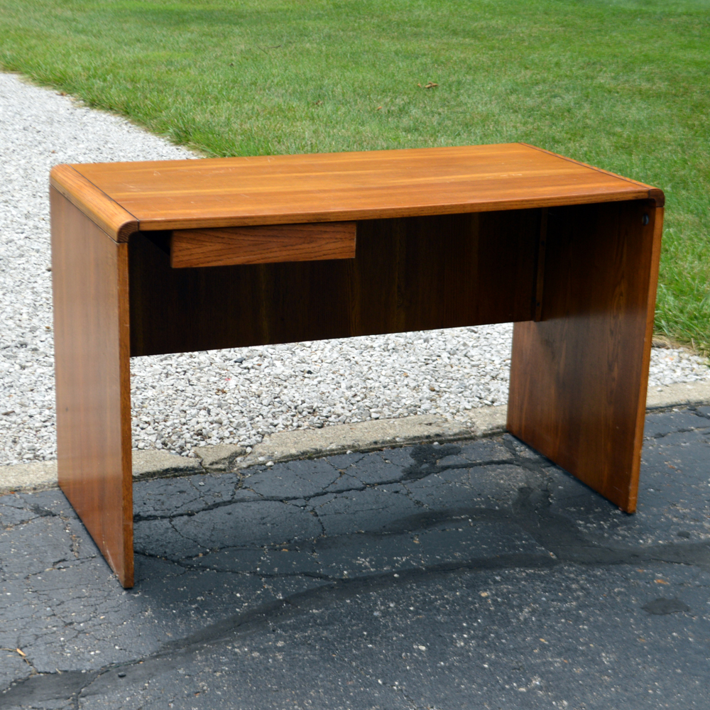 1980s Modern Style Oak Desk