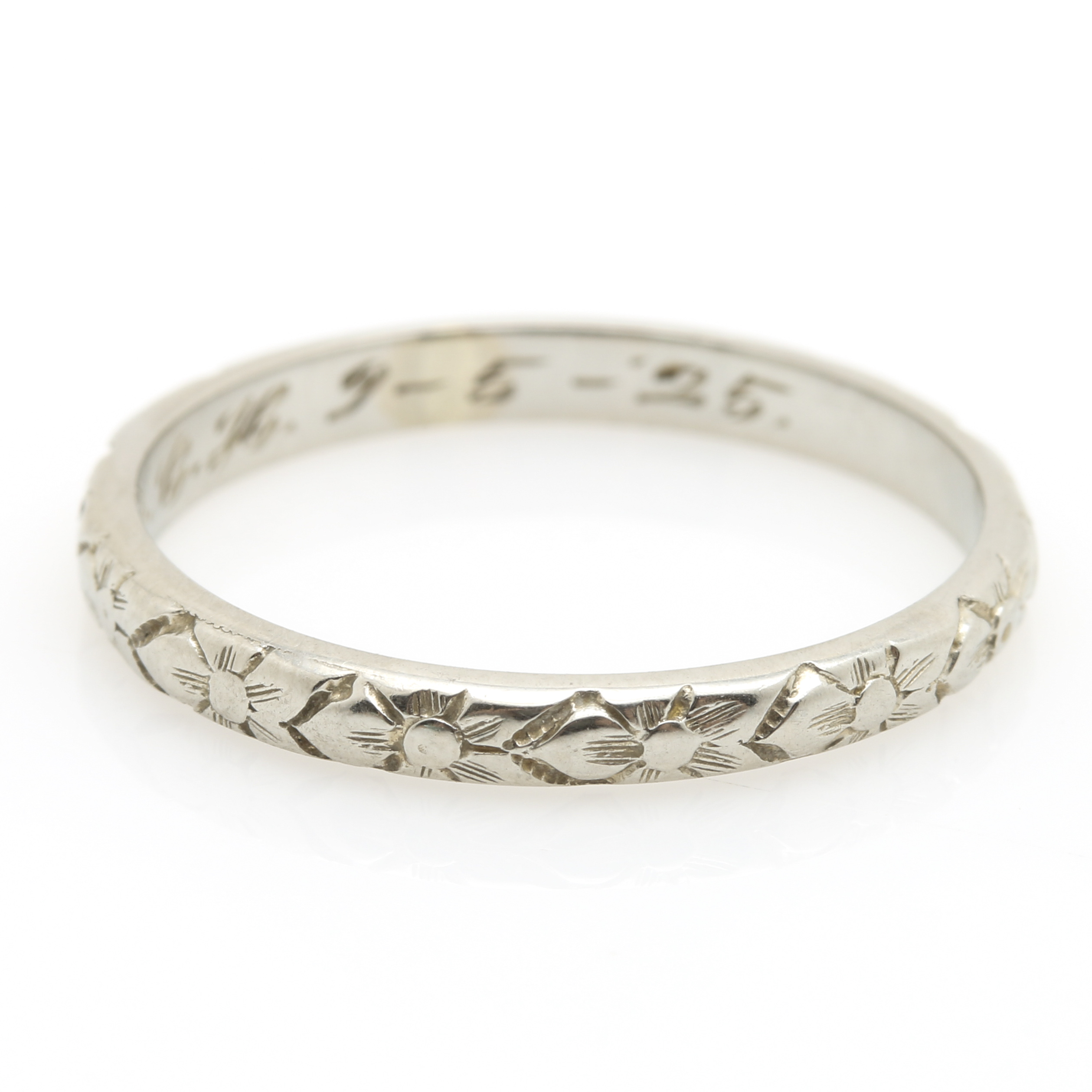Vintage Circa 1925 18K White Gold Floral Engraved Band