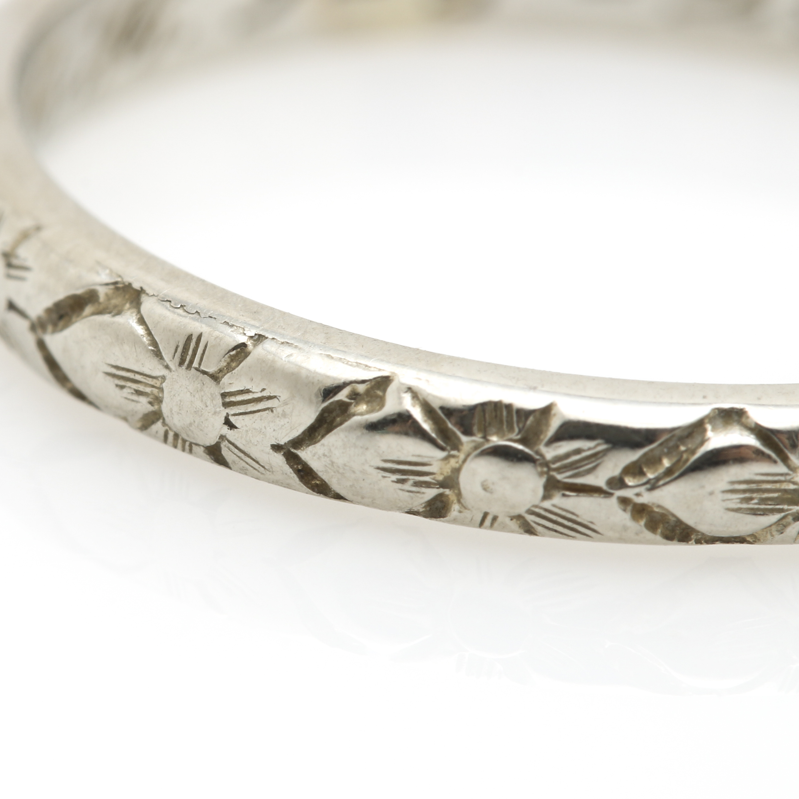 Vintage Circa 1925 18K White Gold Floral Engraved Band