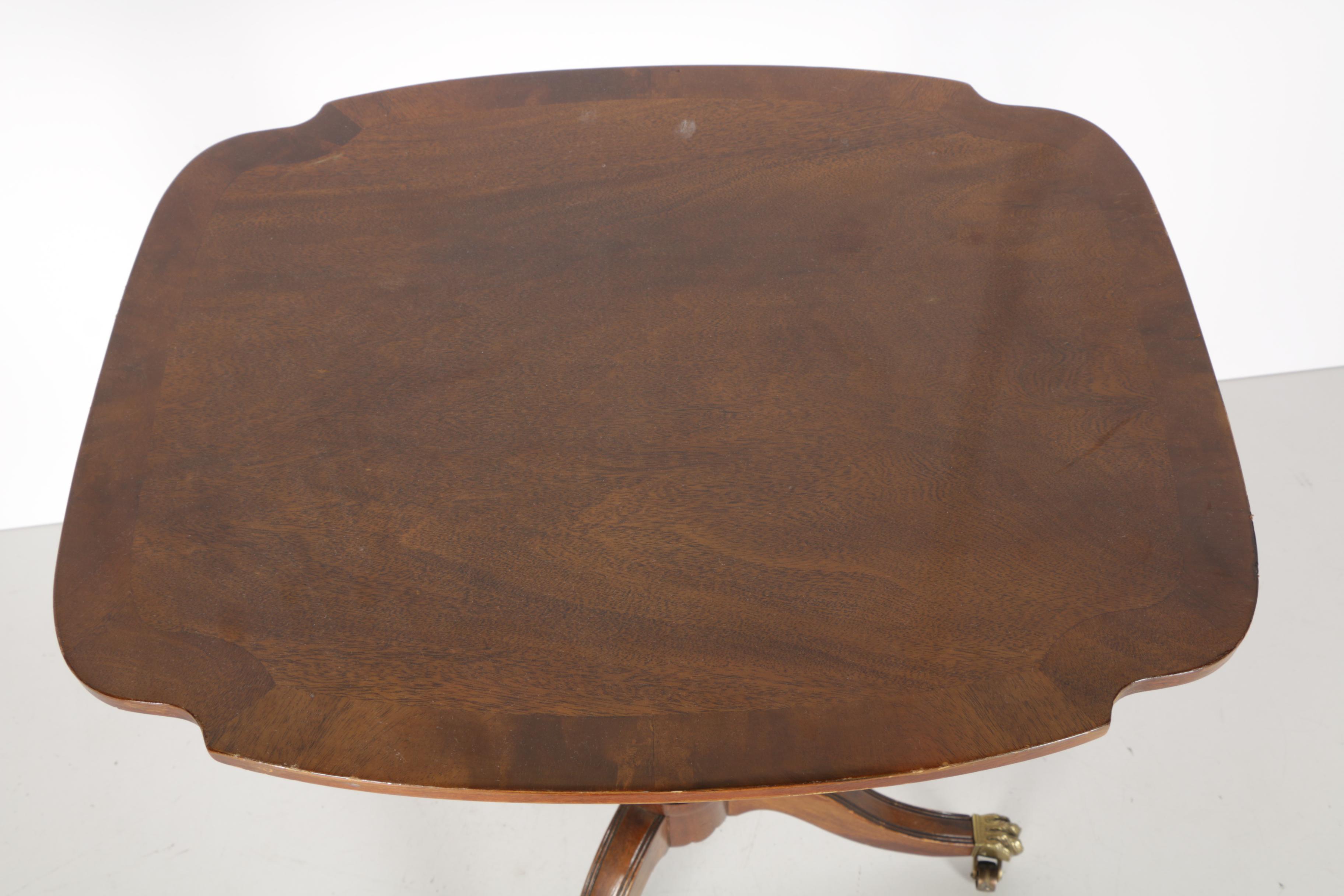Henredon Historic Natchez Tilt Top Table