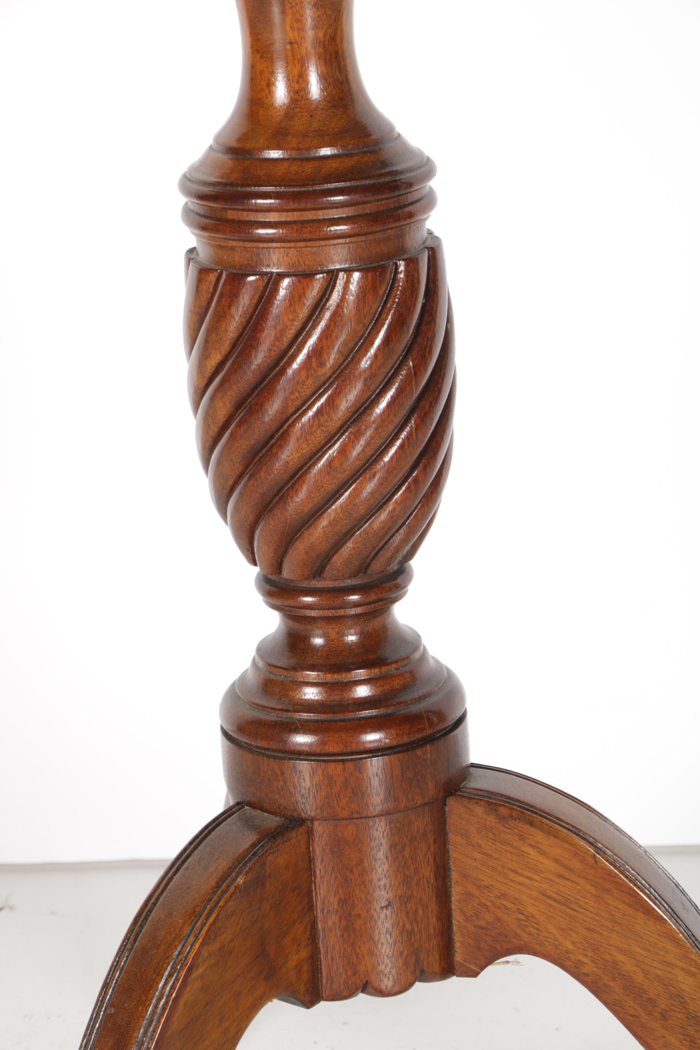 Henredon Historic Natchez Tilt Top Table