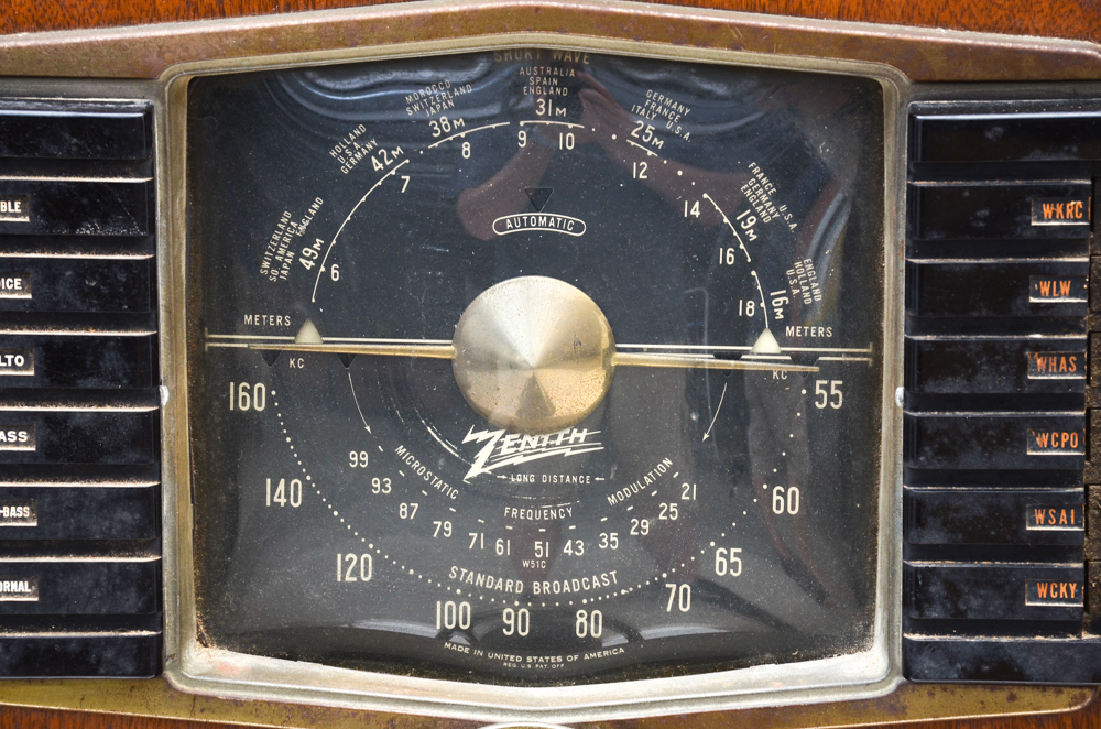 Zenith 12H670 Newport Tube Console Radio