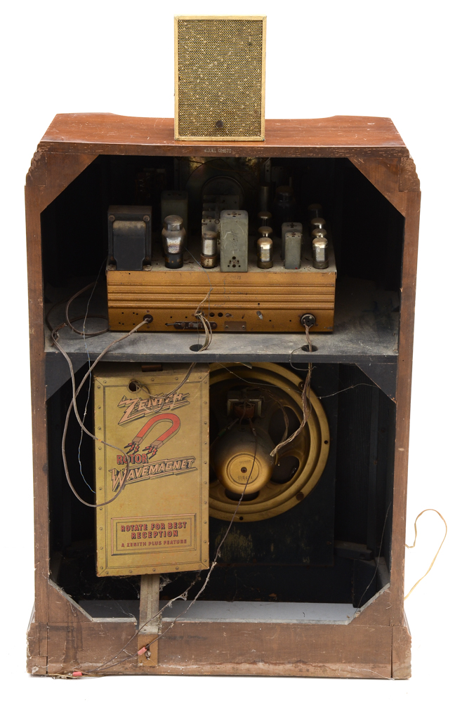 Zenith 12H670 Newport Tube Console Radio