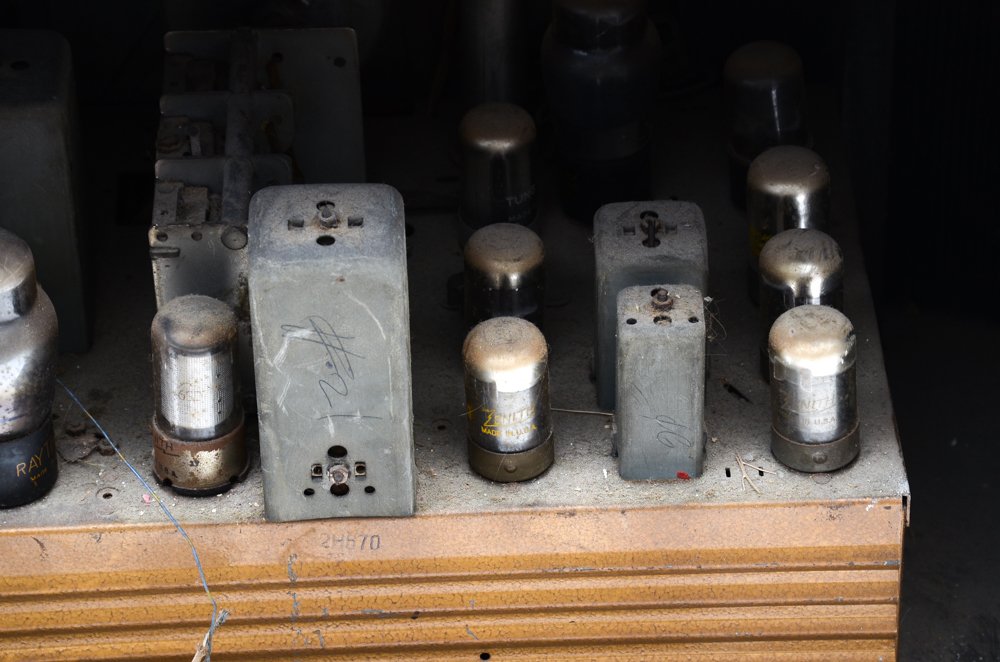 Zenith 12H670 Newport Tube Console Radio