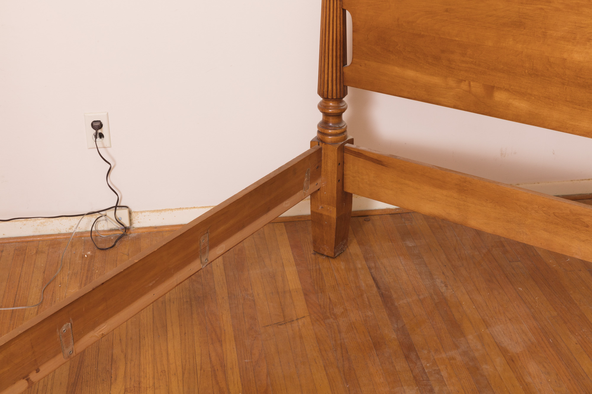 Queen Anne Style Full Size Four Poster Bed