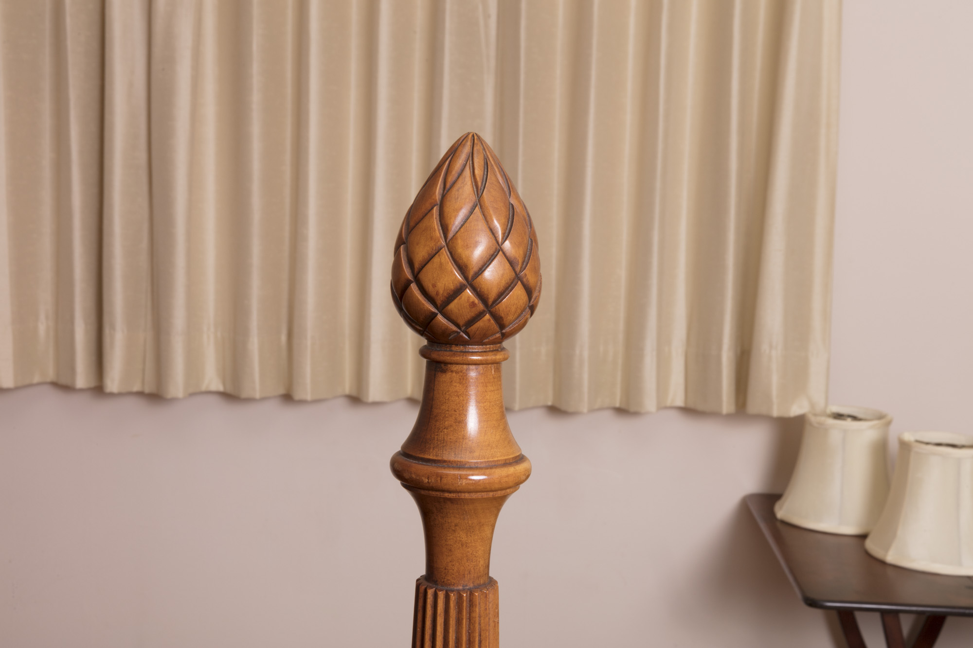 Queen Anne Style Full Size Four Poster Bed