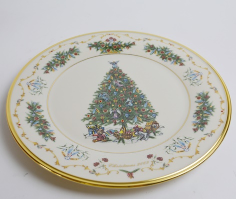 Lenox 2003 Canada Christmas Trees Around The World Collector Plates