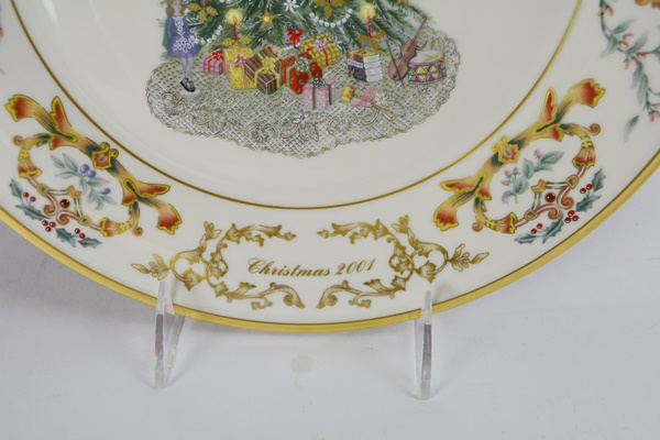 Lenox 2001 Ireland Christmas Trees Around The World Collector Plate