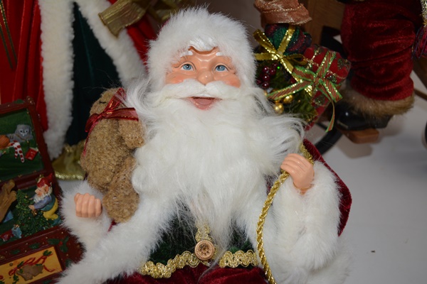 Santa Claus Holiday Decor Items