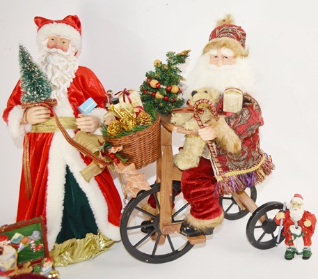 Santa Claus Holiday Decor Items