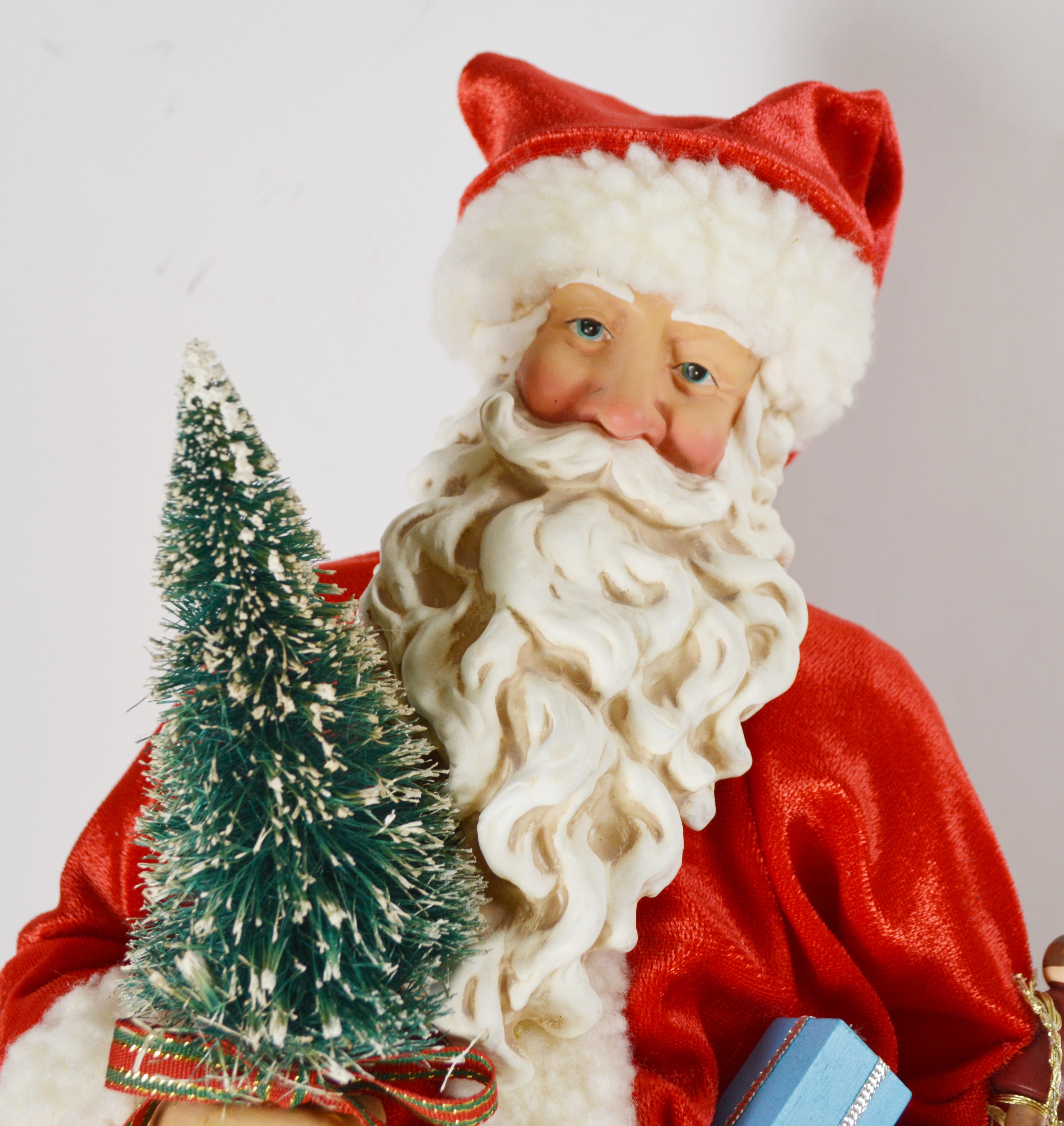 Santa Claus Holiday Decor Items