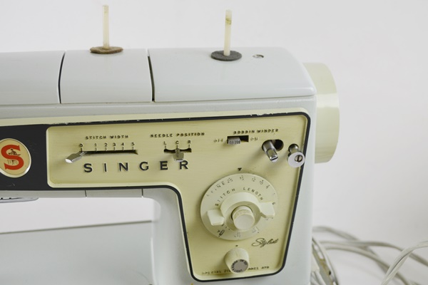 Vintage Singer "Stylist Model 478" Sewing Machine