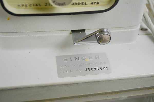 Vintage Singer "Stylist Model 478" Sewing Machine