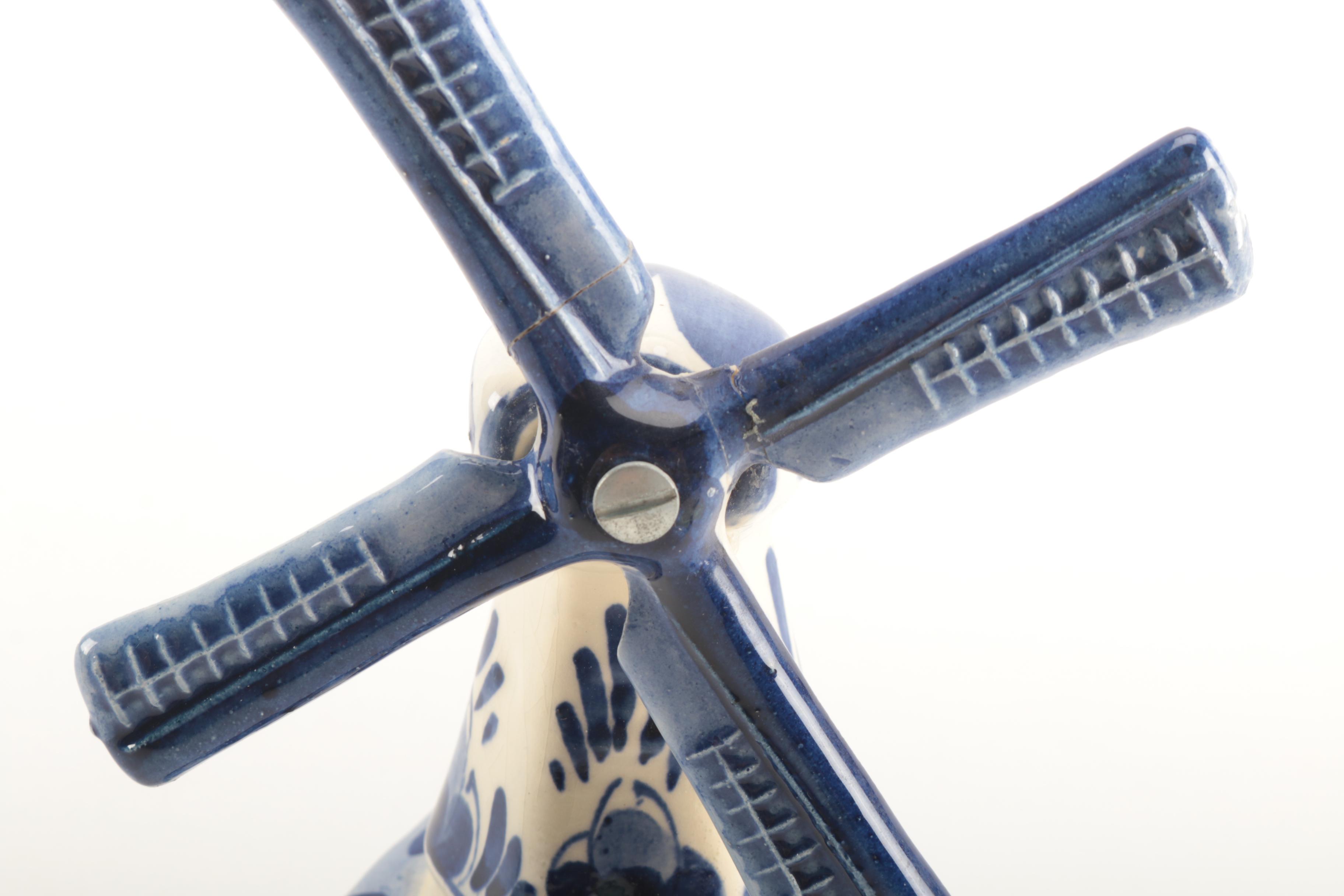 Delft Style Figurines