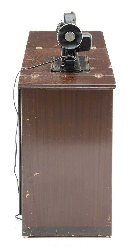 Vintage Singer Electric Sewing Machine i Cabinet with Stool